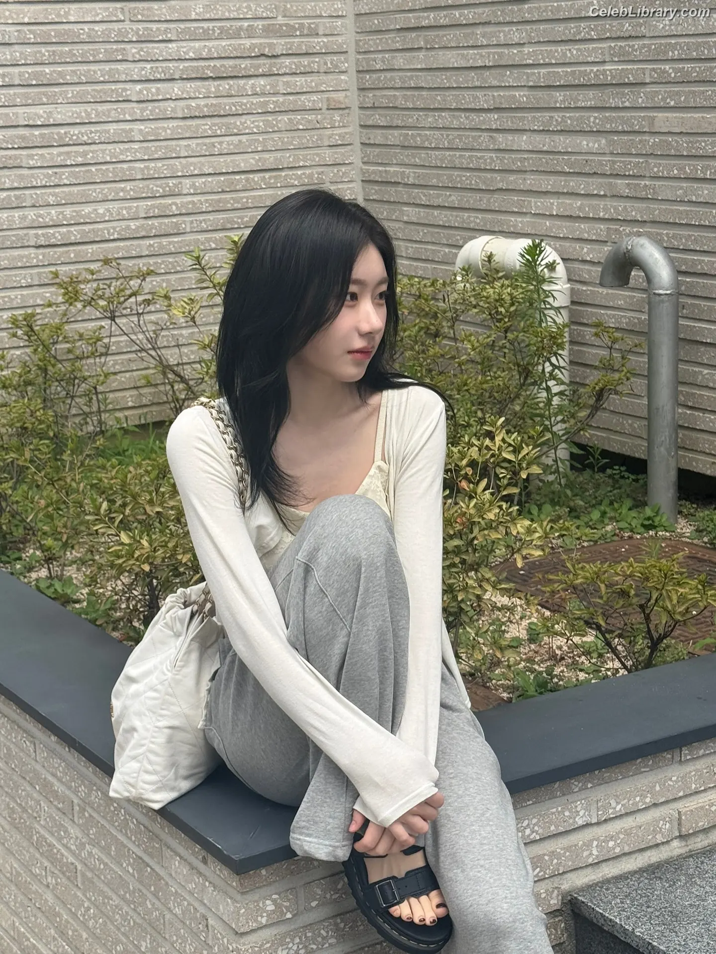 Chaeryeong - ITZY (채령) photo 1 of 659