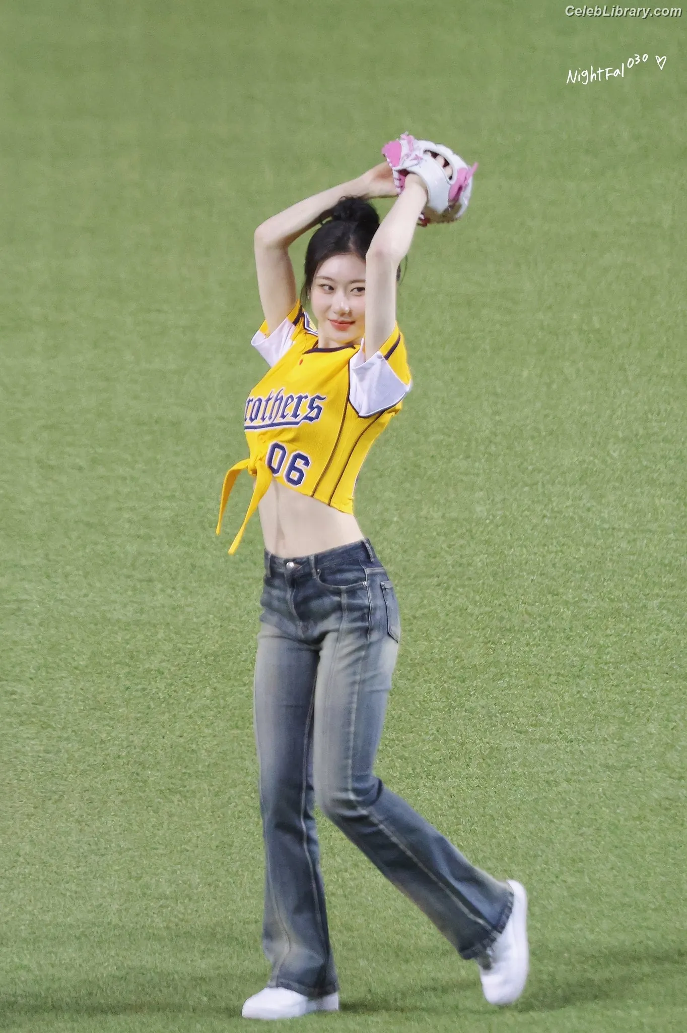 Chaeryeong - ITZY (채령) photo 6 of 659