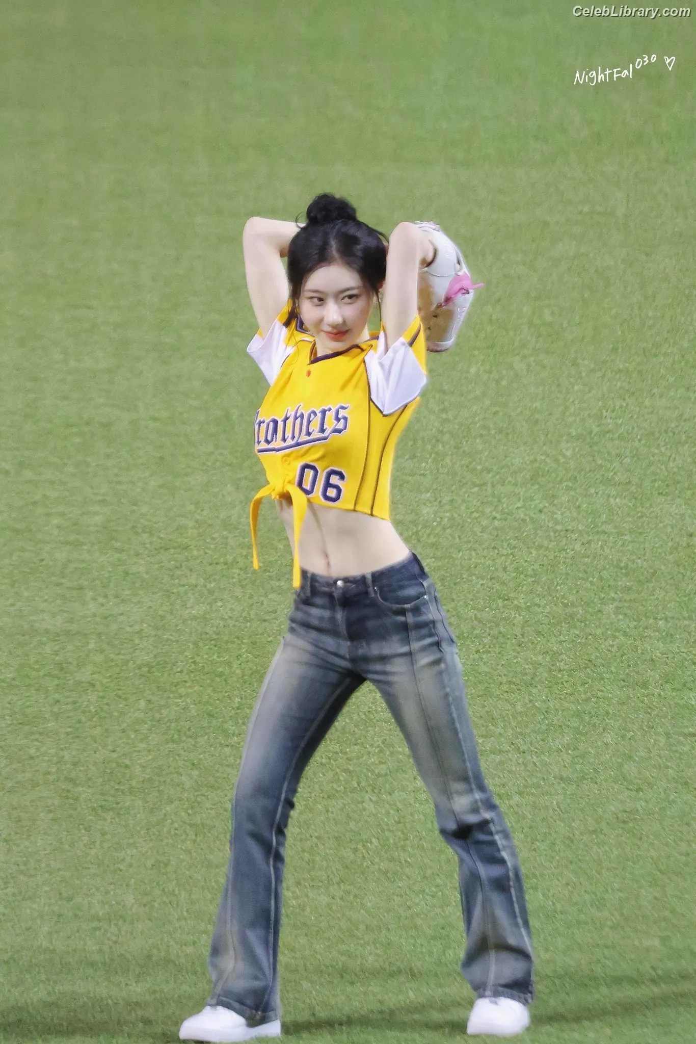 Chaeryeong - ITZY (채령) photo 7 of 659
