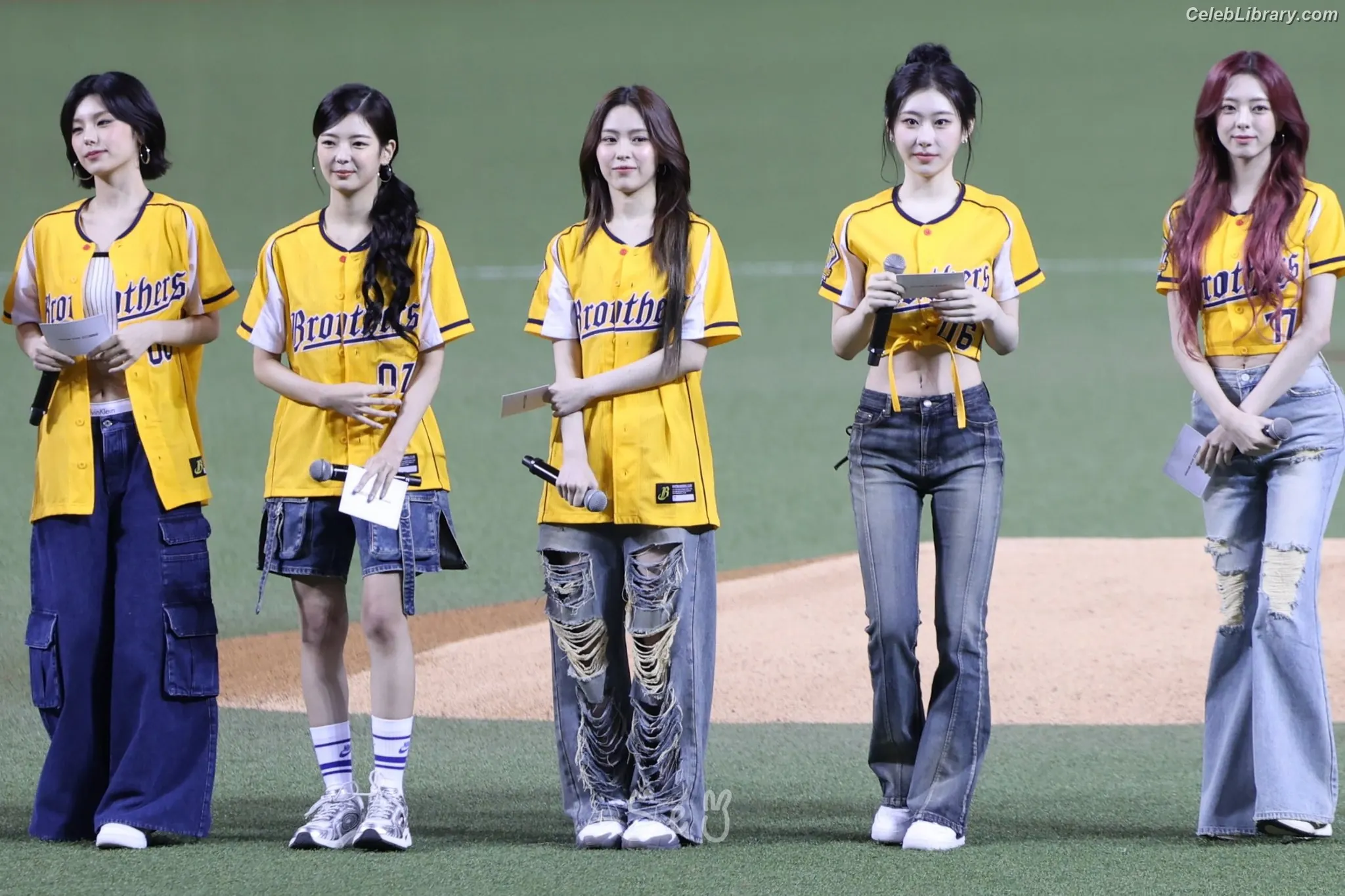 Chaeryeong - ITZY (채령) photo 14 of 659