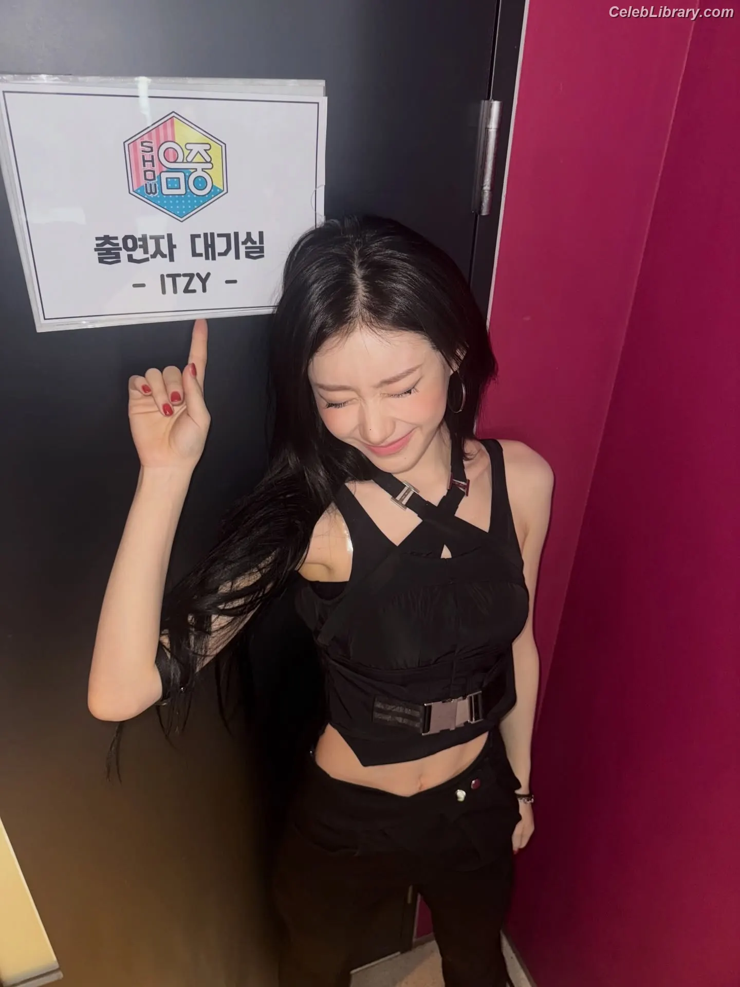 Chaeryeong - ITZY (채령) photo 4 of 659