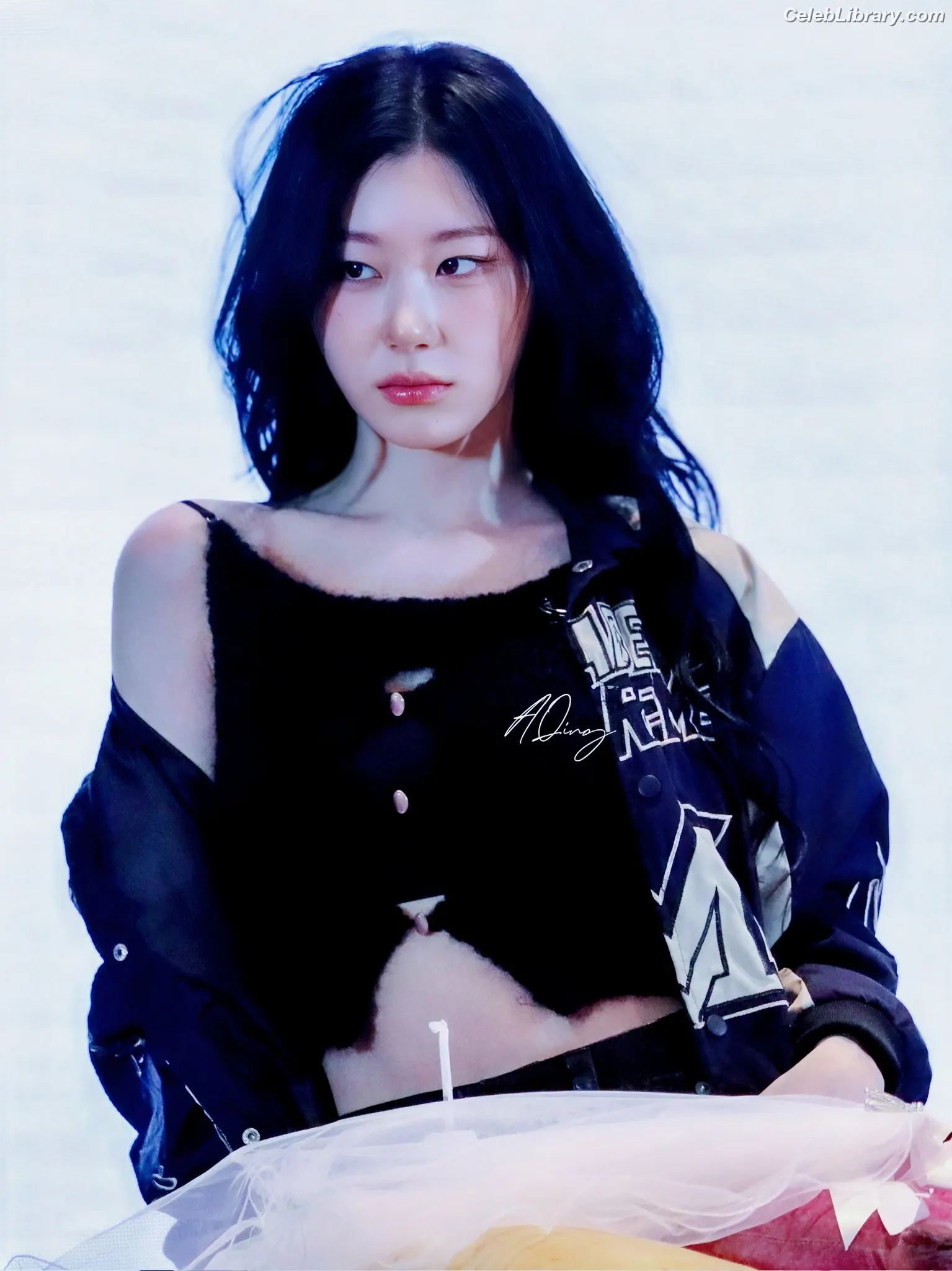 Chaeryeong - ITZY (채령) photo 2 of 659