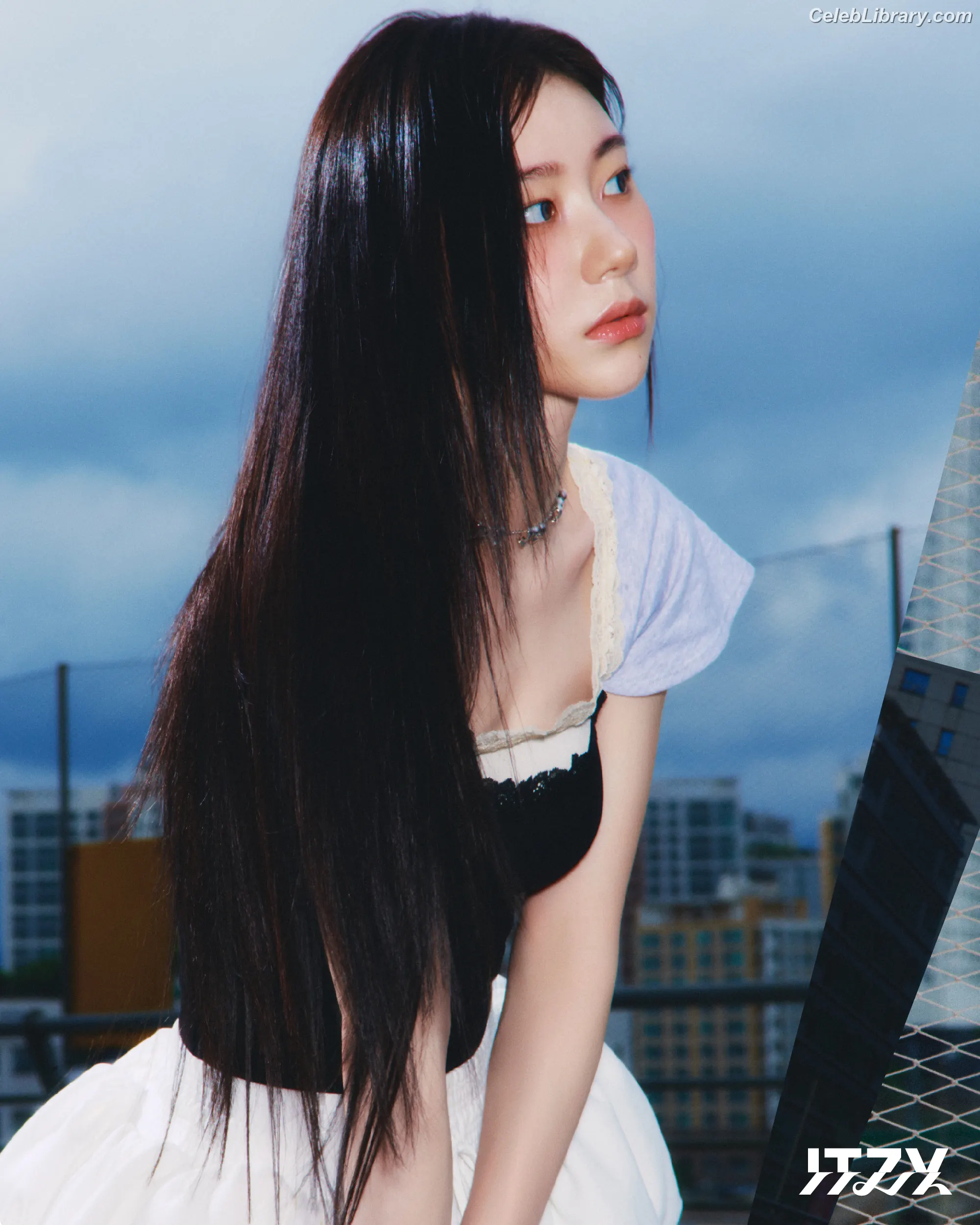 Chaeryeong - ITZY (채령) photo 14 of 659
