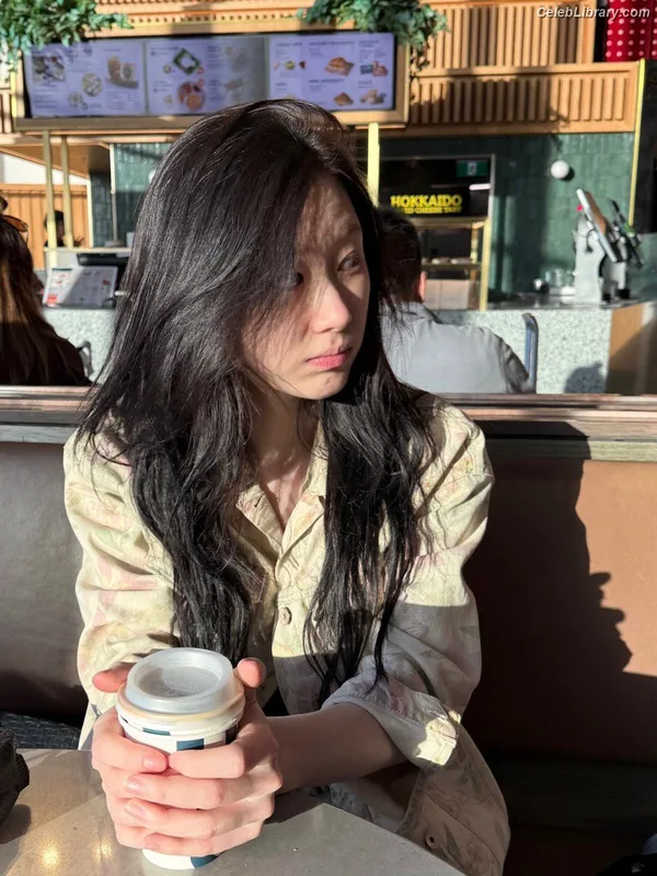 Chaeryeong - ITZY (채령) photo 2 of 660