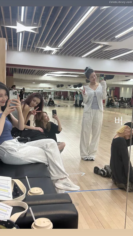 Chaeryeong - ITZY (채령) photo 5 of 660