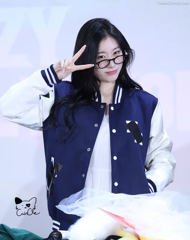 Chaeryeong - ITZY (채령) photo 8 of 660