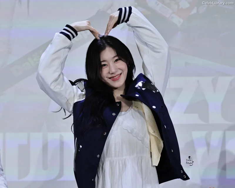 Chaeryeong - ITZY (채령) photo 19 of 660