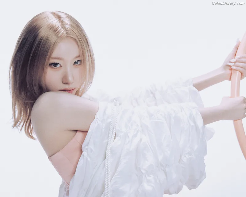 Chaeryeong - ITZY (채령) photo 3 of 660