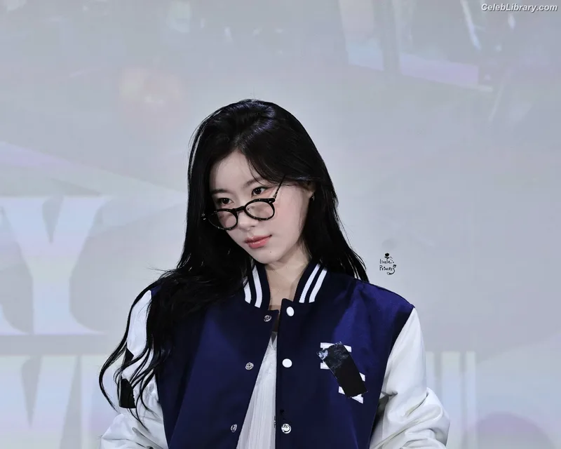 Chaeryeong - ITZY (채령) photo 6 of 660