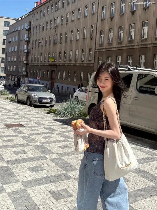 Chaeryeong - ITZY (채령) photo 16 of 660