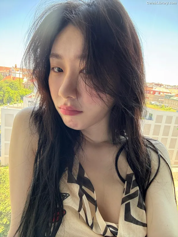 Chaeryeong - ITZY (채령) photo 24 of 660
