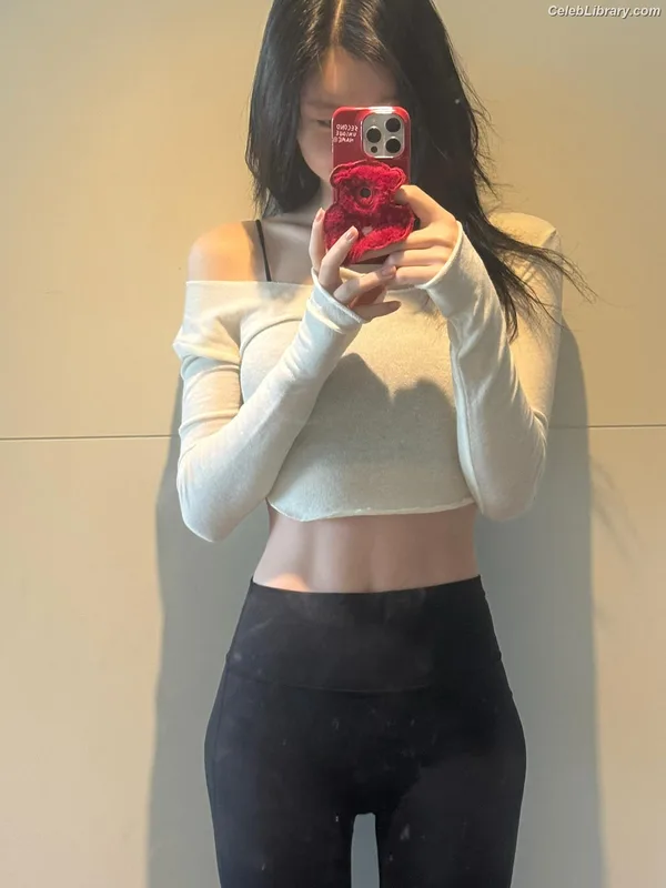 Chaeryeong - ITZY (채령) photo 5 of 660
