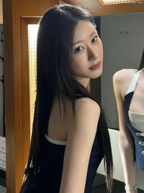 Chaeryeong - ITZY (채령) photo 7 of 660