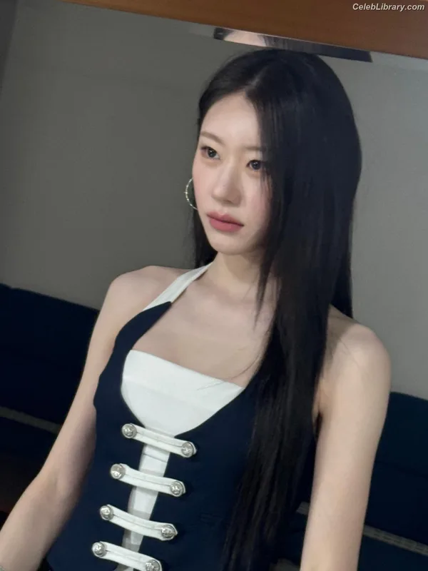 Chaeryeong - ITZY (채령) photo 16 of 660