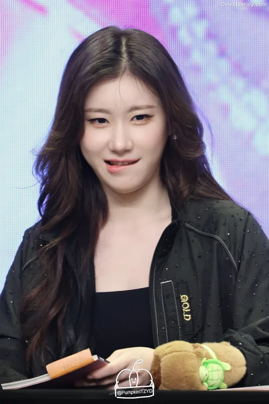 Chaeryeong - ITZY (채령) photo 24 of 660