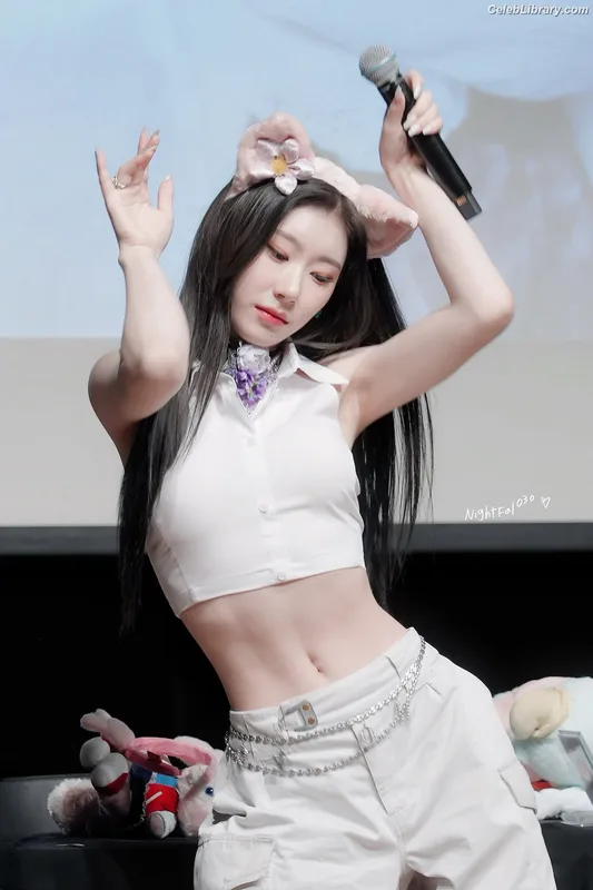 Chaeryeong - ITZY (채령) photo 8 of 660