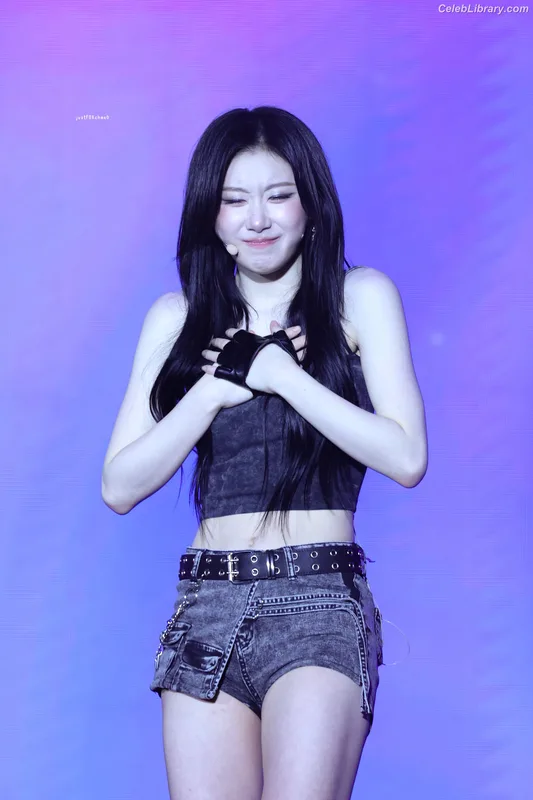 Chaeryeong - ITZY (채령) photo 11 of 660