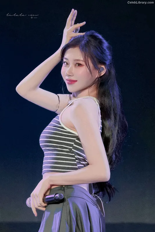 Chaeryeong - ITZY (채령) photo 16 of 660