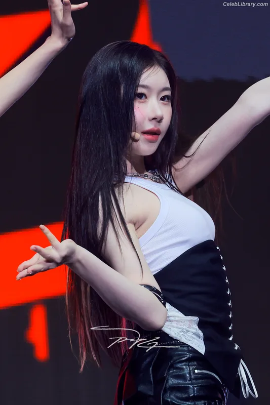 Chaeryeong - ITZY (채령) photo 2 of 660