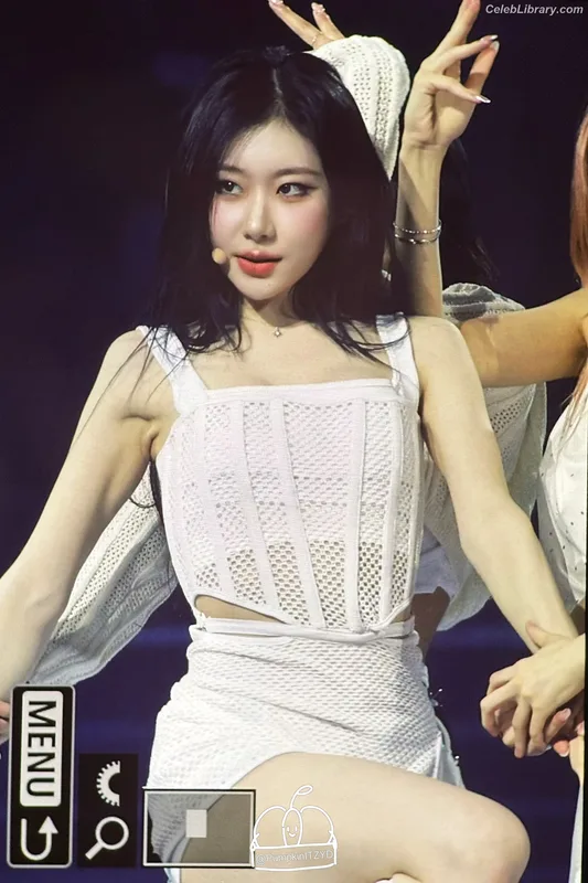 Chaeryeong - ITZY (채령) photo 7 of 660