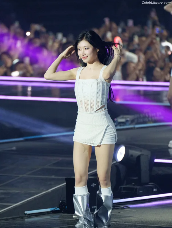 Chaeryeong - ITZY (채령) photo 9 of 660