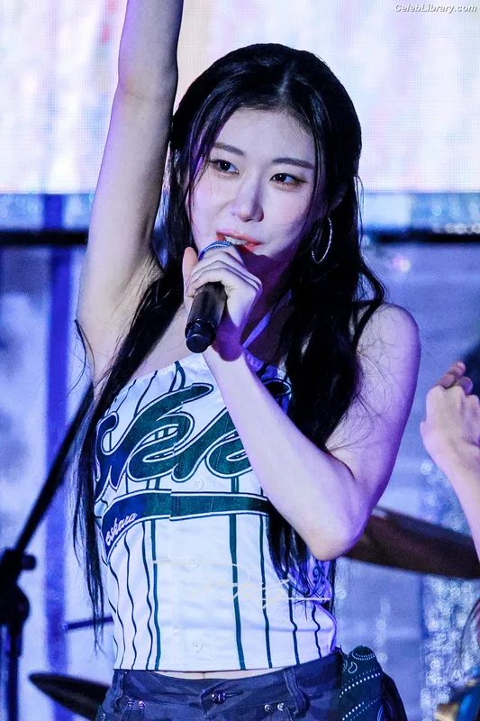 Chaeryeong - ITZY (채령) photo 18 of 660
