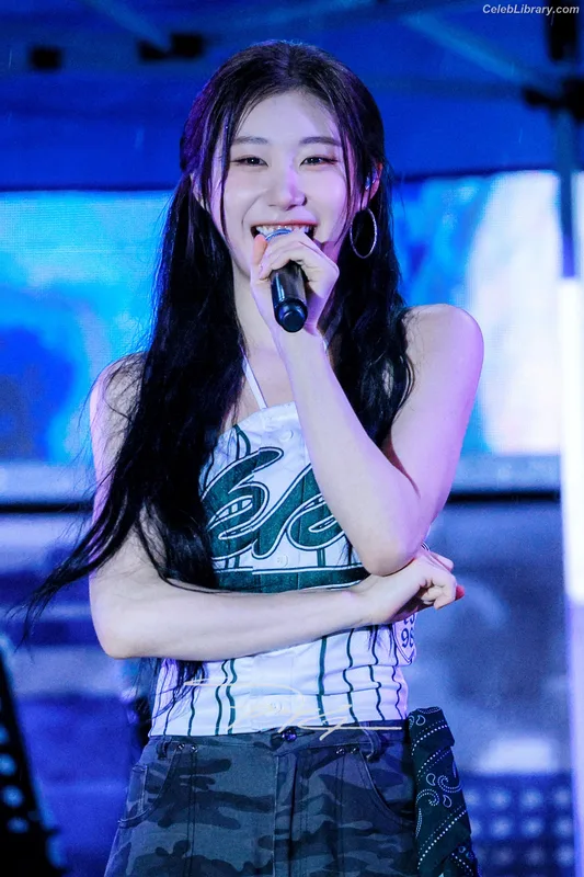 Chaeryeong - ITZY (채령) photo 2 of 660