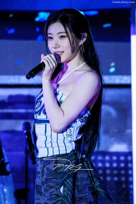 Chaeryeong - ITZY (채령) photo 3 of 660