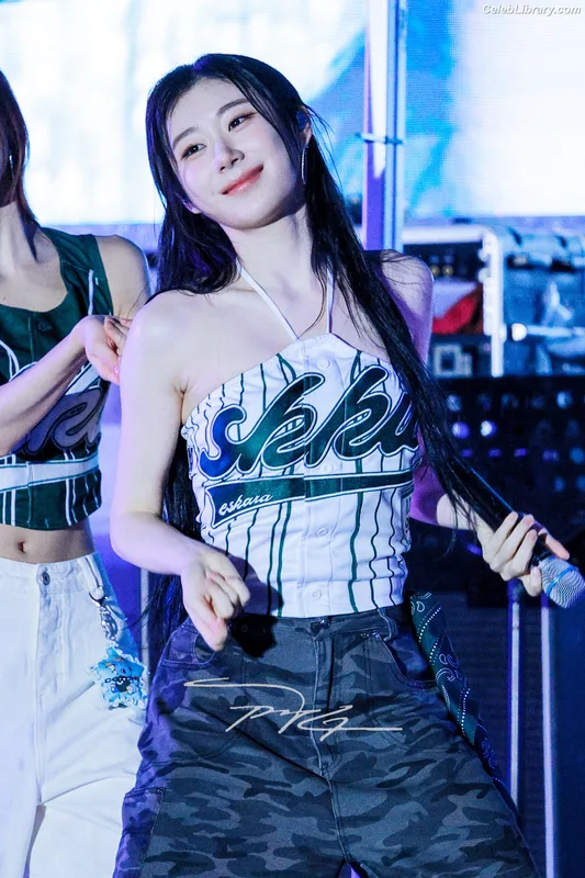 Chaeryeong - ITZY (채령) photo 5 of 660