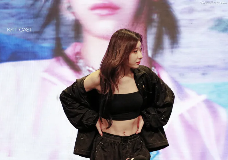 Chaeryeong - ITZY (채령) photo 13 of 660