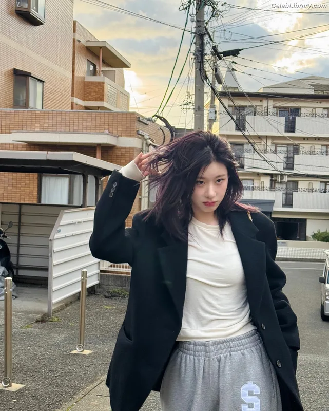 Chaeryeong - ITZY (채령) photo 17 of 660