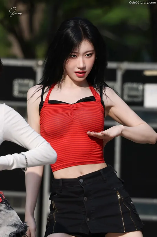 Chaeryeong - ITZY (채령) photo 2 of 660