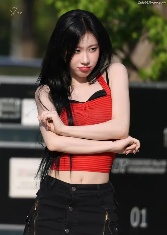 Chaeryeong - ITZY (채령) photo 4 of 660