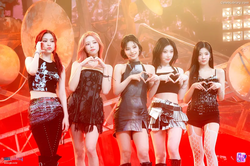 Chaeryeong - ITZY (채령) photo 15 of 660