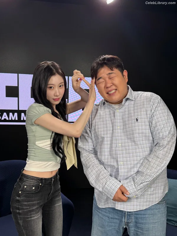 Chaeryeong - ITZY (채령) photo 17 of 660
