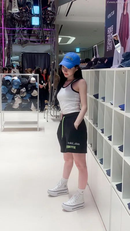 Chaeryeong - ITZY (채령) photo 1 of 660