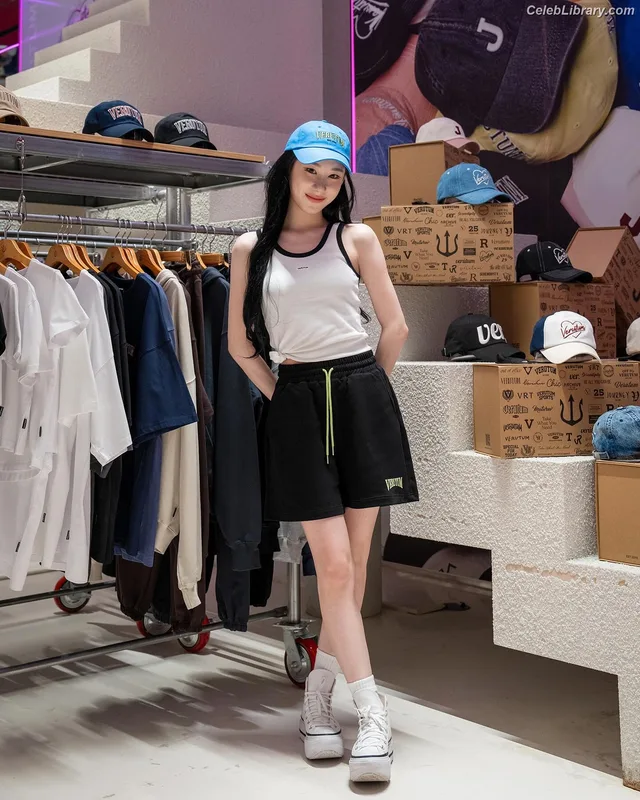 Chaeryeong - ITZY (채령) photo 2 of 660