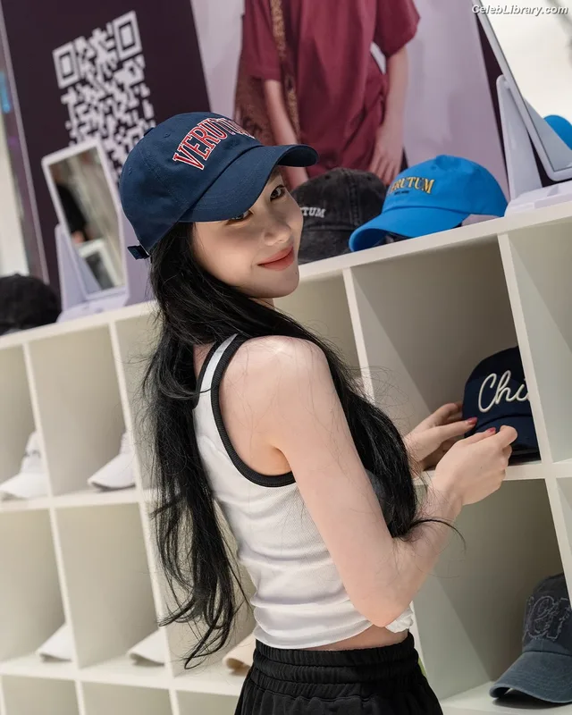 Chaeryeong - ITZY (채령) photo 4 of 660