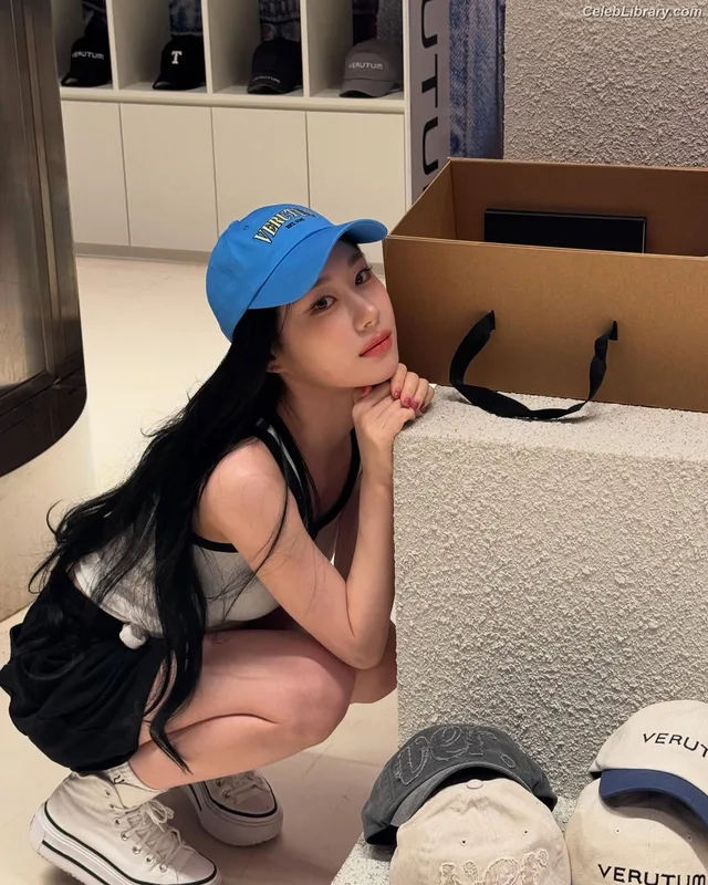 Chaeryeong - ITZY (채령) photo 5 of 660