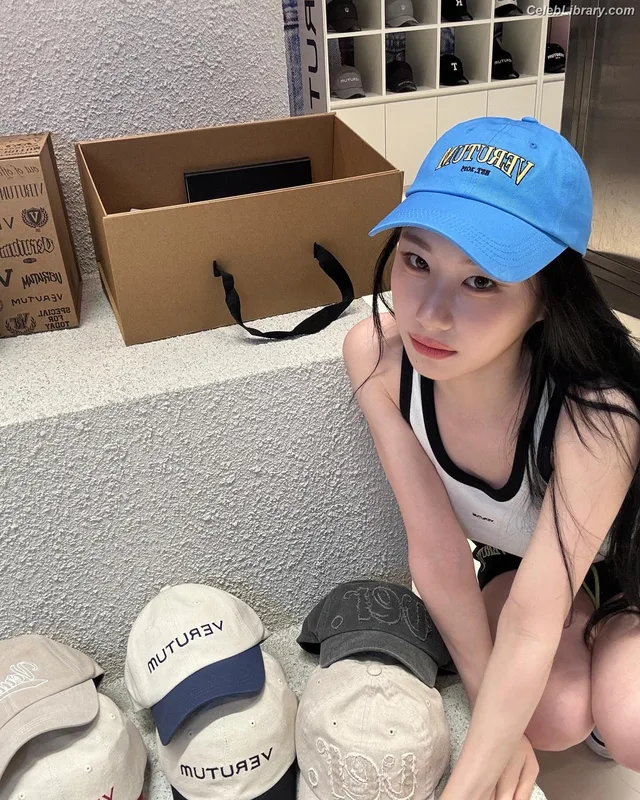 Chaeryeong - ITZY (채령) photo 6 of 660