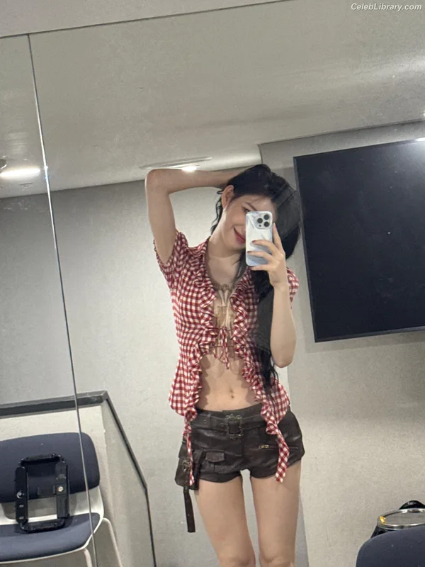 Chaeryeong - ITZY (채령) photo 9 of 660