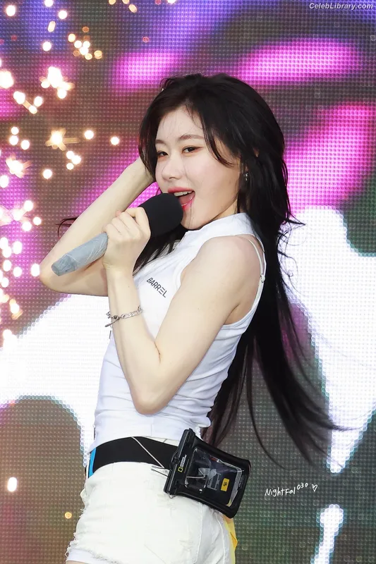 Chaeryeong - ITZY (채령) photo 15 of 660