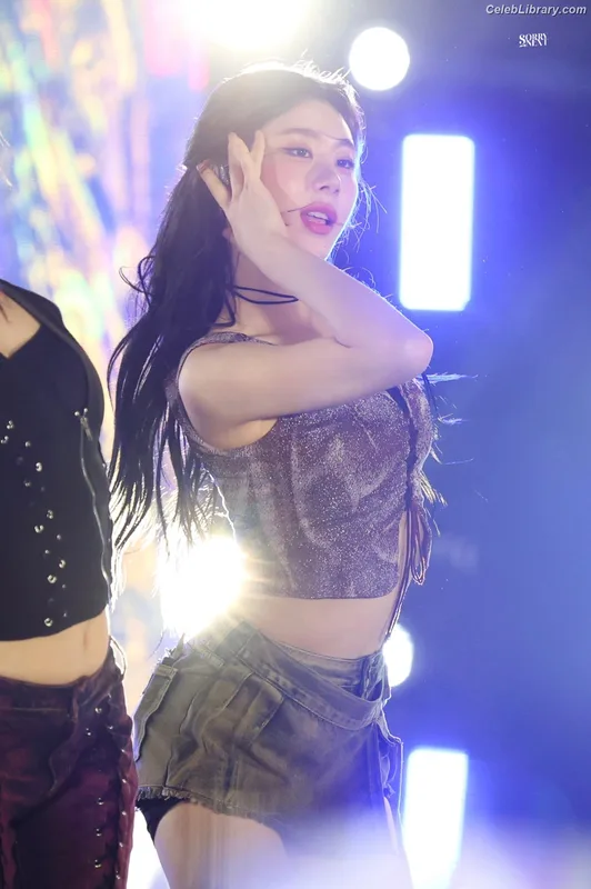 Chaeryeong - ITZY (채령) photo 24 of 660