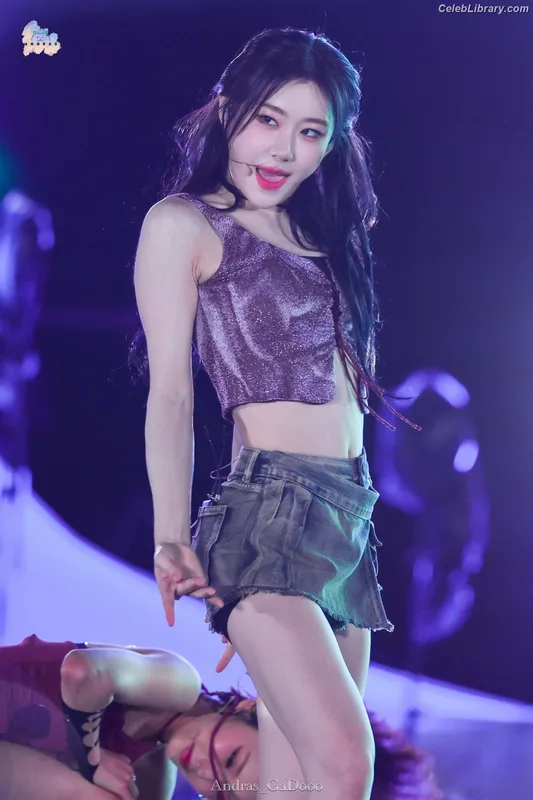 Chaeryeong - ITZY (채령) photo 2 of 660
