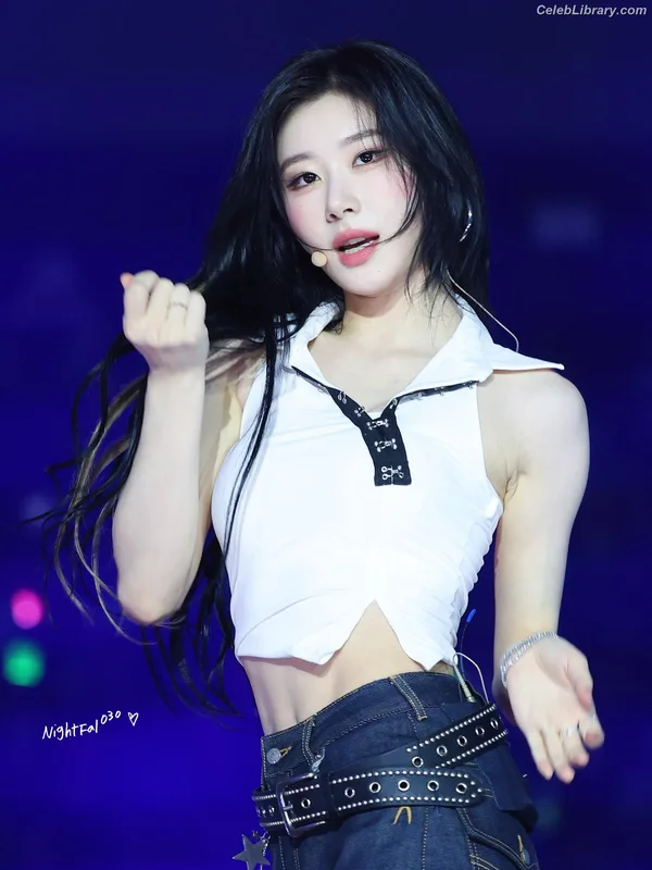 Chaeryeong - ITZY (채령) photo 8 of 660