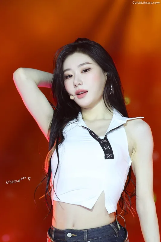 Chaeryeong - ITZY (채령) photo 9 of 660