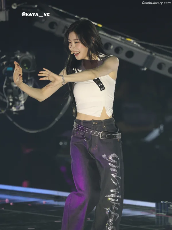 Chaeryeong - ITZY (채령) photo 13 of 660