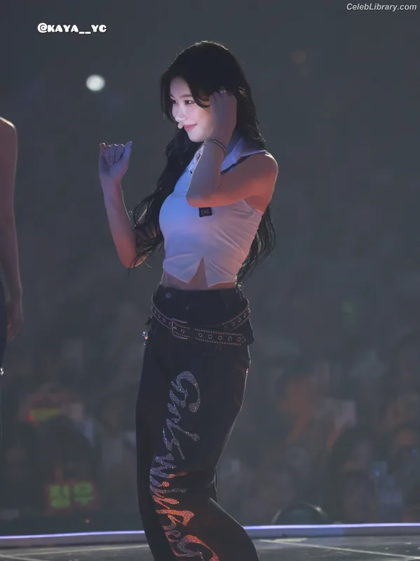 Chaeryeong - ITZY (채령) photo 14 of 660