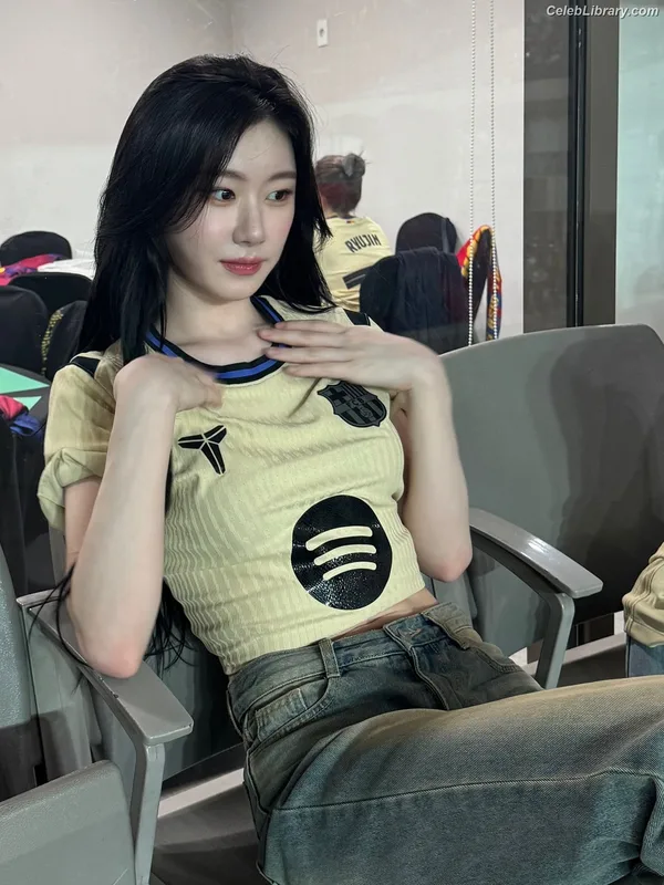 Chaeryeong - ITZY (채령) photo 20 of 660
