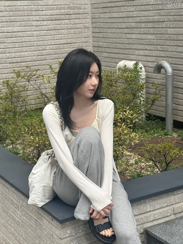 Chaeryeong - ITZY (채령) photo 1 of 660